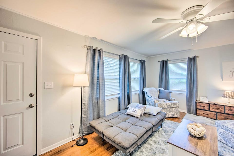 Longview Vacation Rental Home: 4 Mi to Dtwn House in Longview