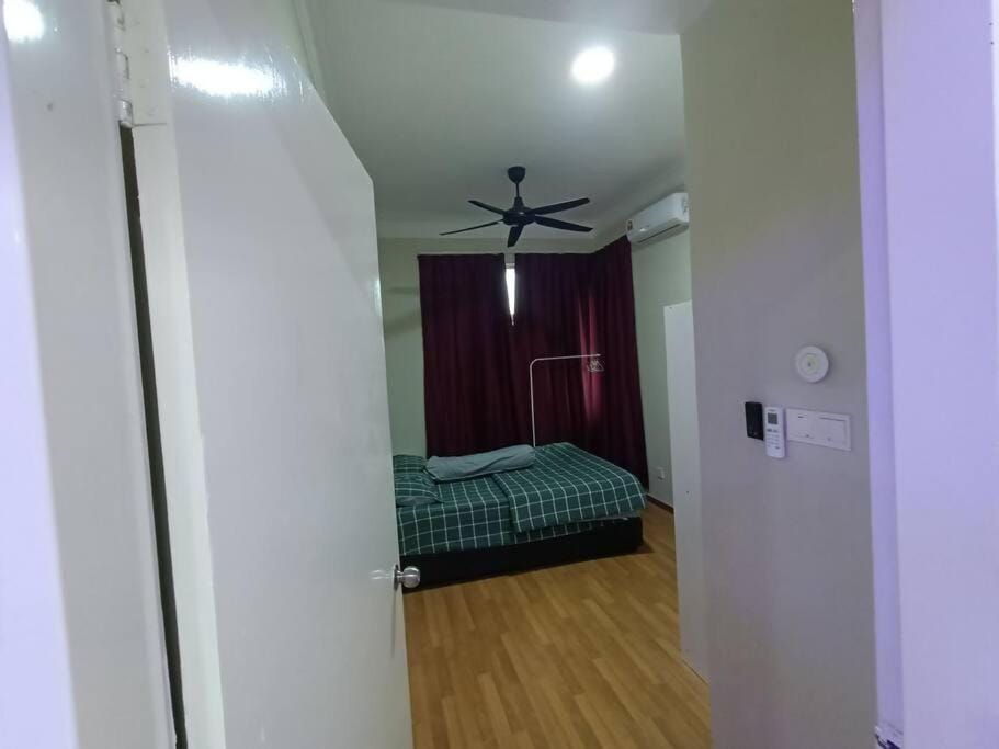Bed, Photo of the whole room, Bedroom, fireplace