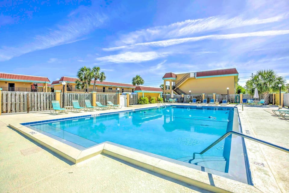Sunny St Augustine Condo w/ Community Pool! House in Crescent Beach