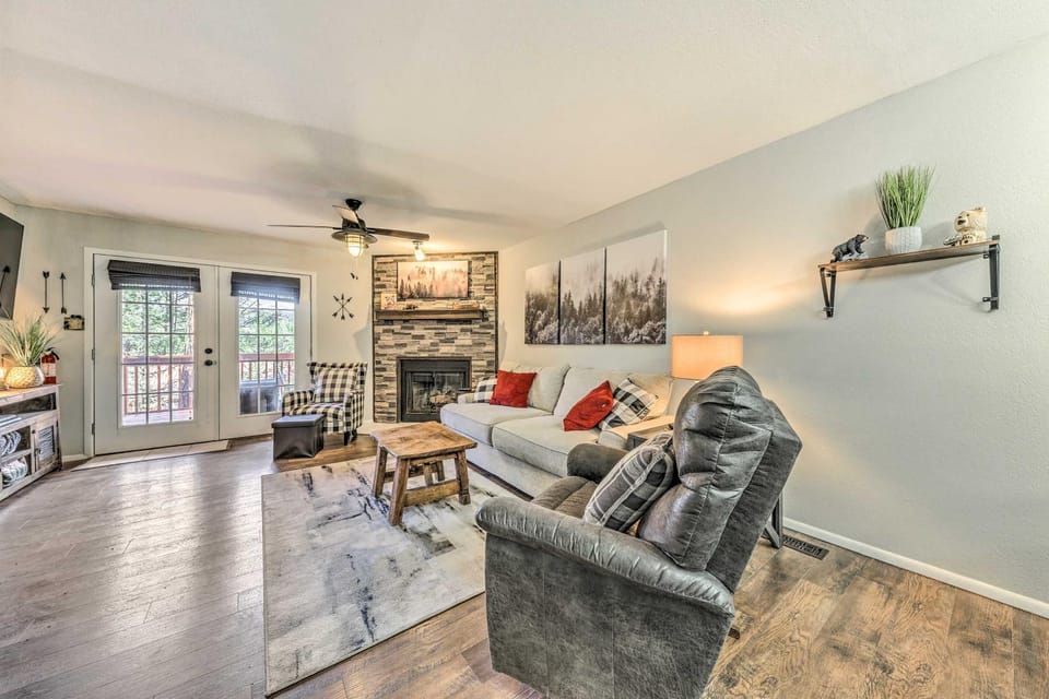Cozy Ruidoso Condo w/ Grill & Mountain Views! House in Ruidoso