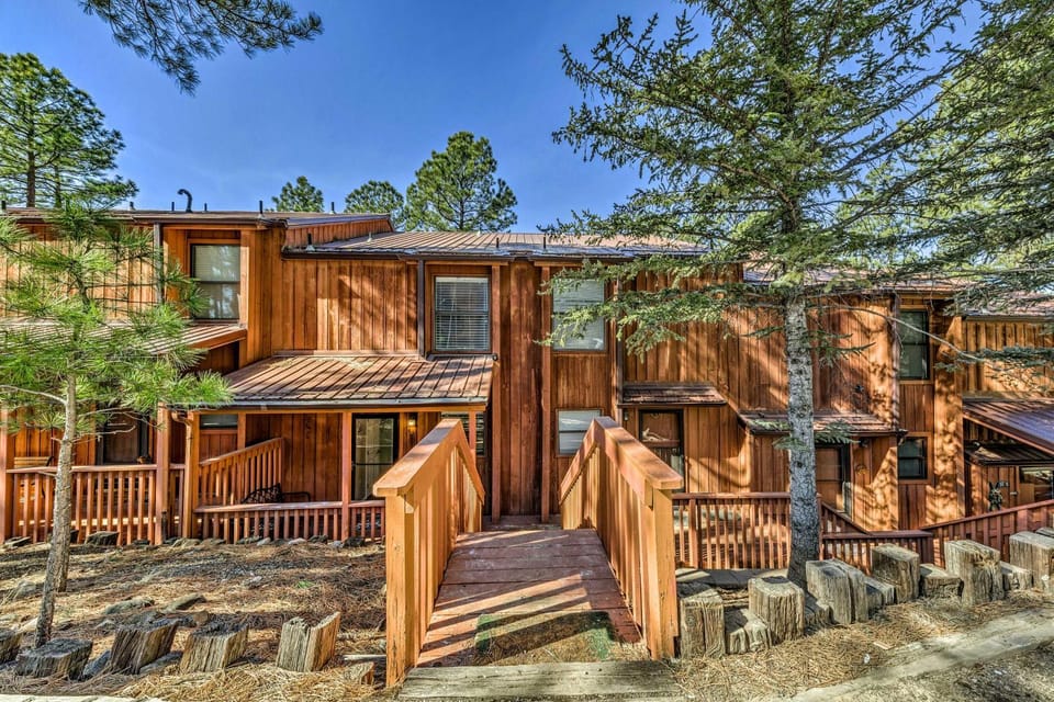 Cozy Ruidoso Condo w/ Grill & Mountain Views! House in Ruidoso