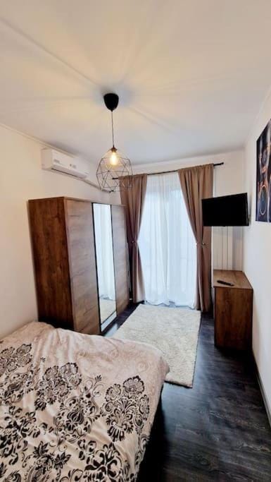 Bed, Photo of the whole room, Bedroom, wardrobe, air conditioner