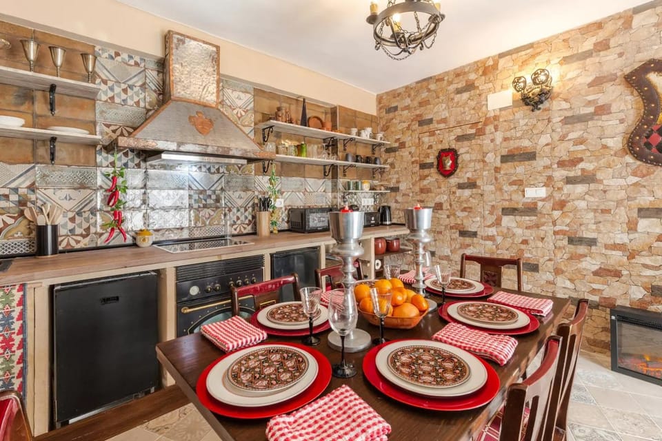Kitchen or kitchenette, Food and drinks, Dining area, minibar, pet friendly, stove
