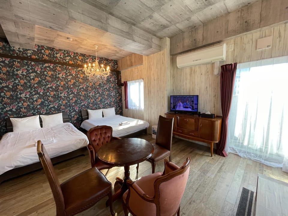 Bed, TV and multimedia, Living room, Bedroom, air conditioner
