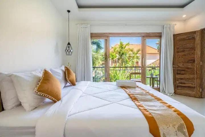 Bed, View (from property/room), Photo of the whole room, Bedroom