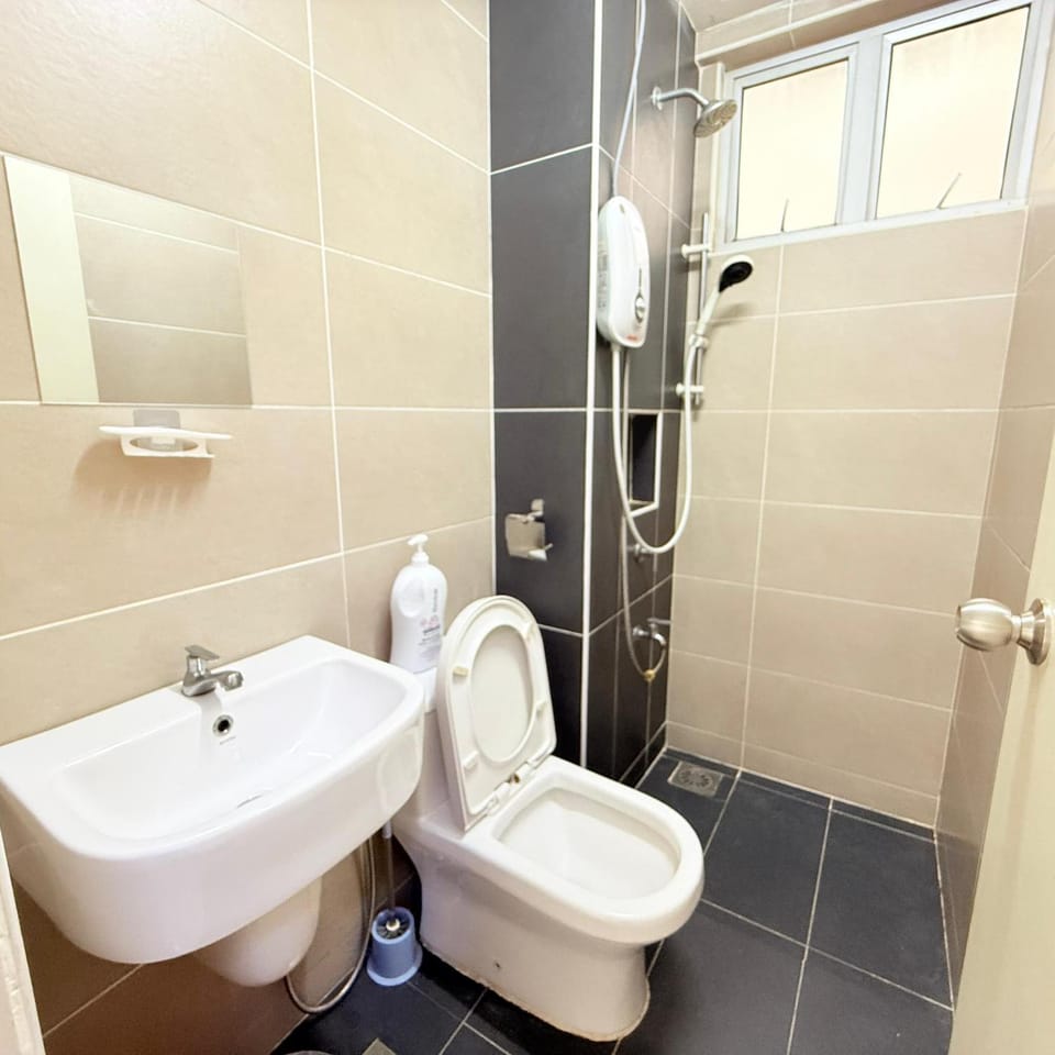 KULAI IOI MALL D'Putra Suites Near JPO Senai Airport Apartment in Johor