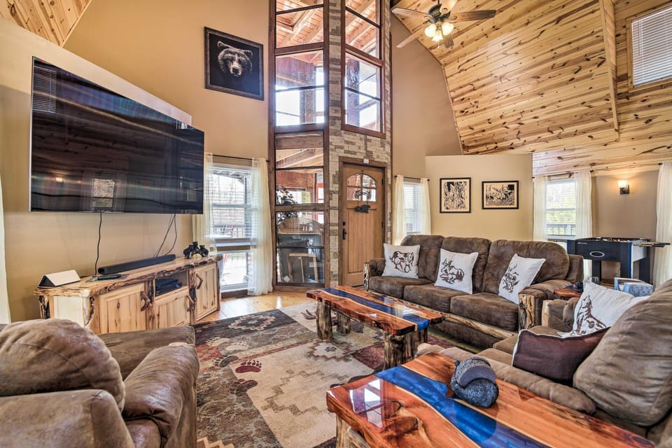 Strawberry Plains Cabin: Private Pond & Game Room! Cabin in Sevier County