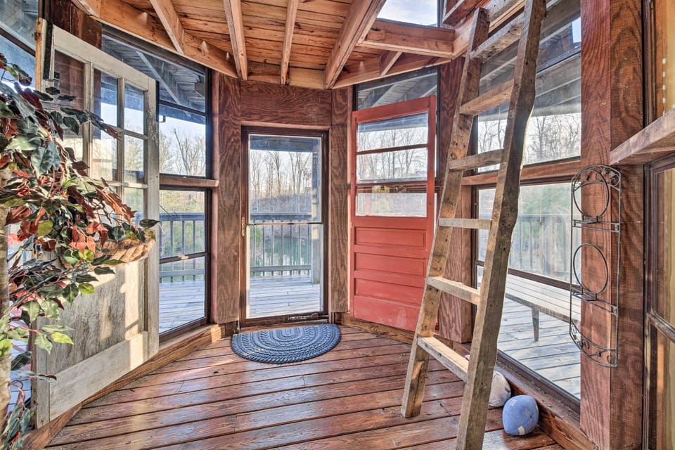 Strawberry Plains Cabin: Private Pond & Game Room! Cabin in Sevier County