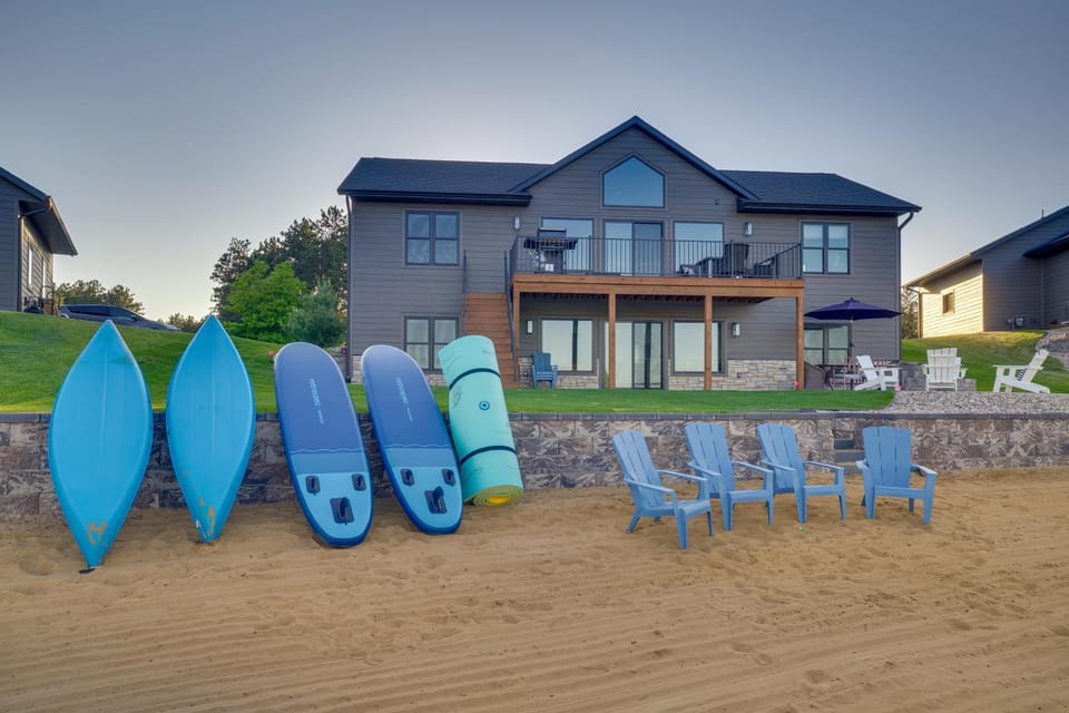 Lakefront Luxury - 1 MI to Buckhorn Boat Landing House in Wisconsin