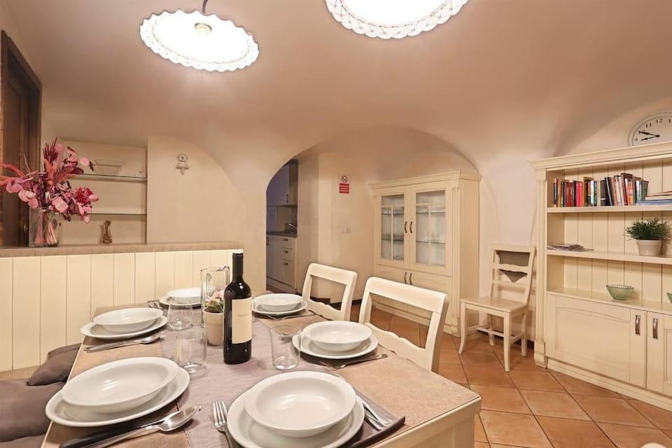 Romantica Suite Firenze 2 cls Central Market & Dome Apartment in Florence