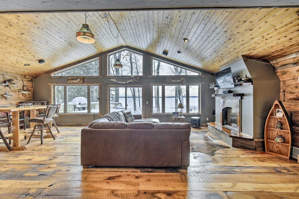 Hayward Cabin on Lac Courte Oreilles! Cabin in Lac Courte Oreilles