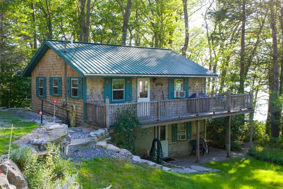 Cozy Waterfront Cottage on Montsweag Bay! House in Westport