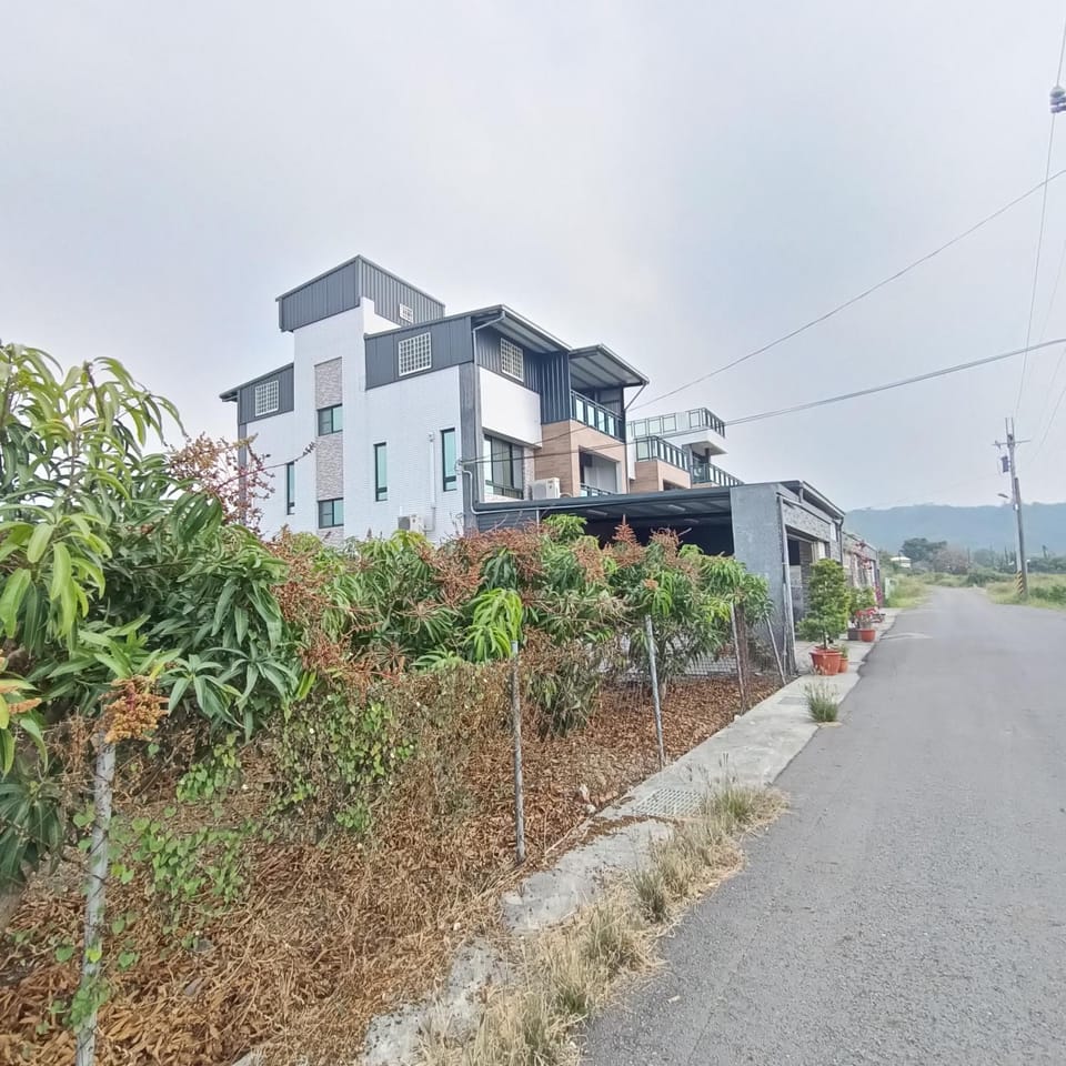 Property building, Day, Neighbourhood, Street view