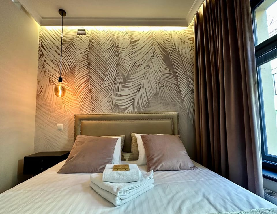 Photo of the whole room, Bedroom, towels