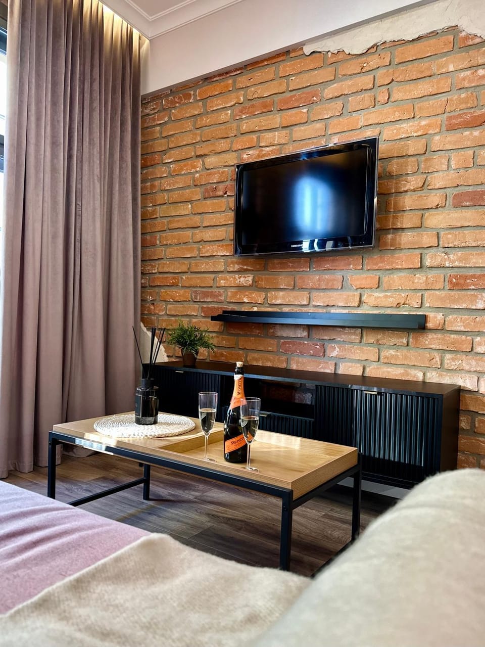 TV and multimedia, Photo of the whole room