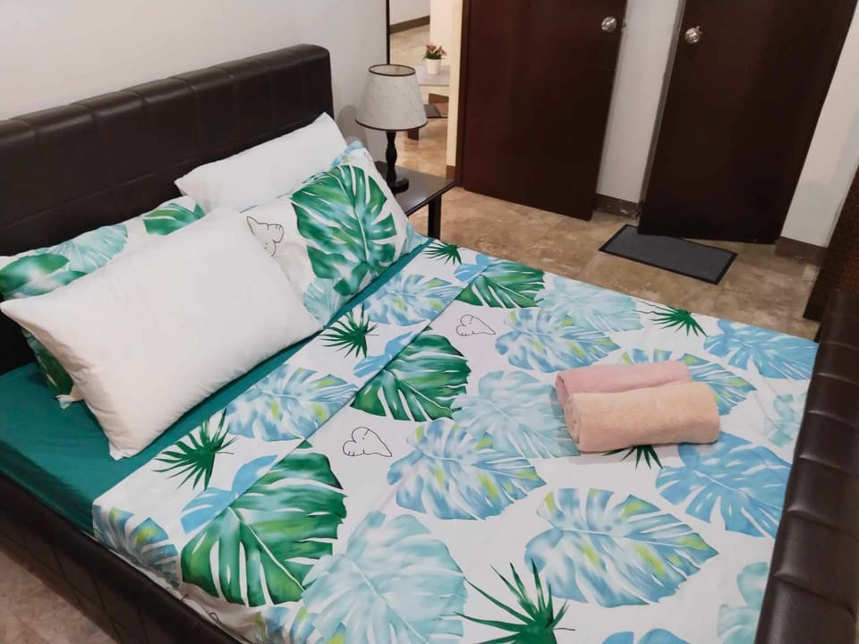 Bed, Living room, Photo of the whole room, Bedroom