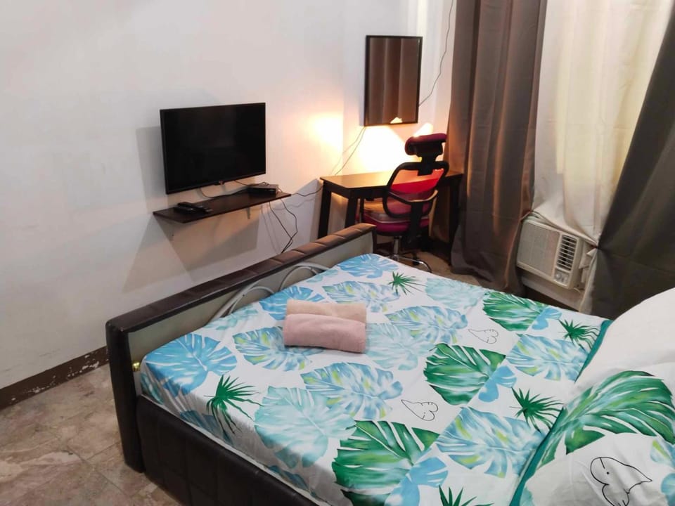 Communal lounge/ TV room, Bed, TV and multimedia, Bedroom