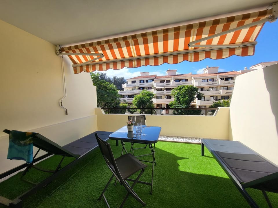 Balcony/Terrace, sunbed