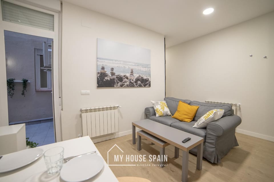 MyHouseSpain - Acogedor piso con patio en Chamberi Apartment in Madrid