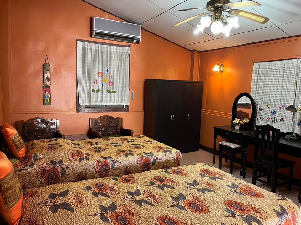 Photo of the whole room, Bedroom, air conditioner