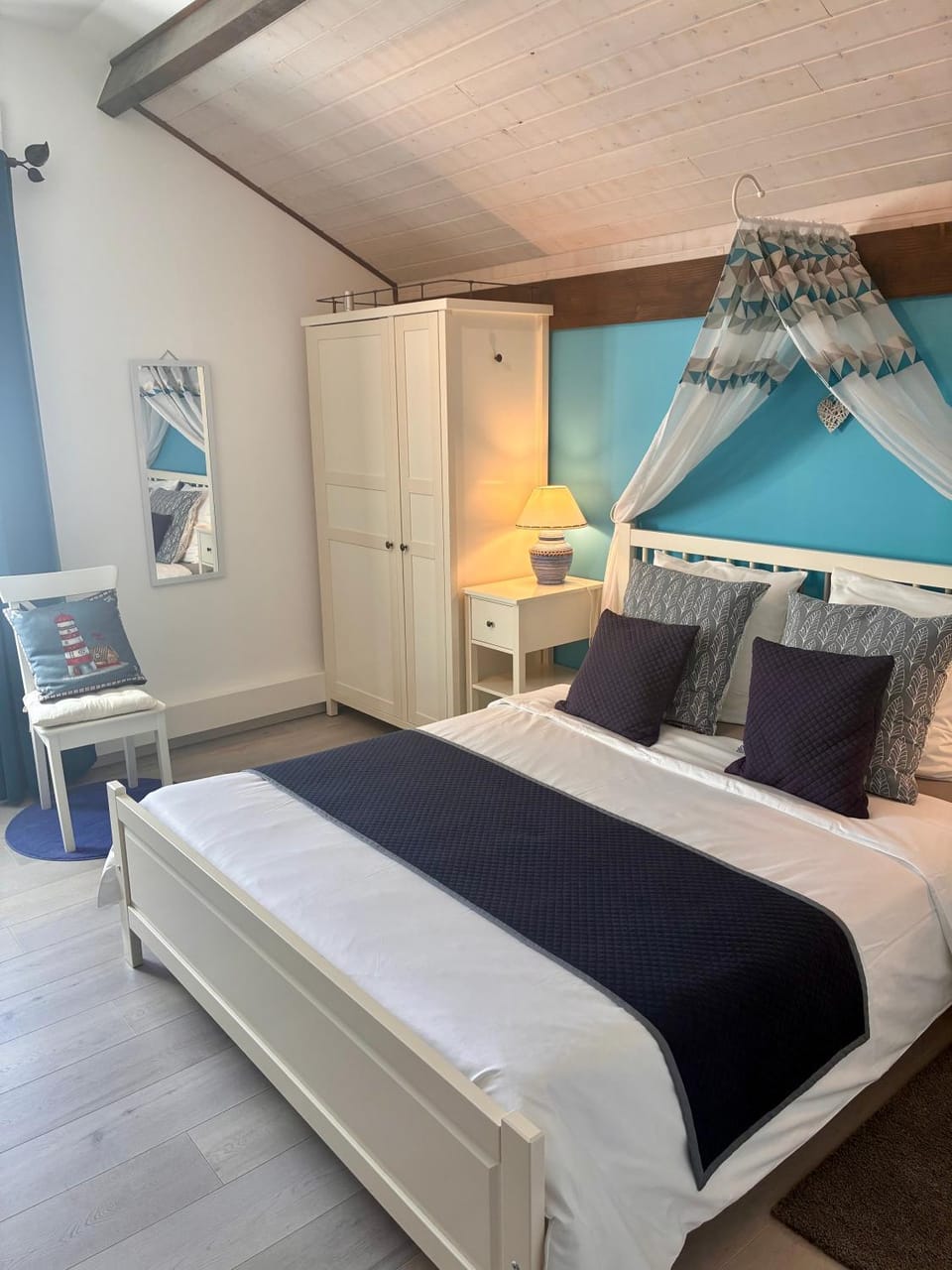 Bed, Photo of the whole room, Bedroom, wardrobe