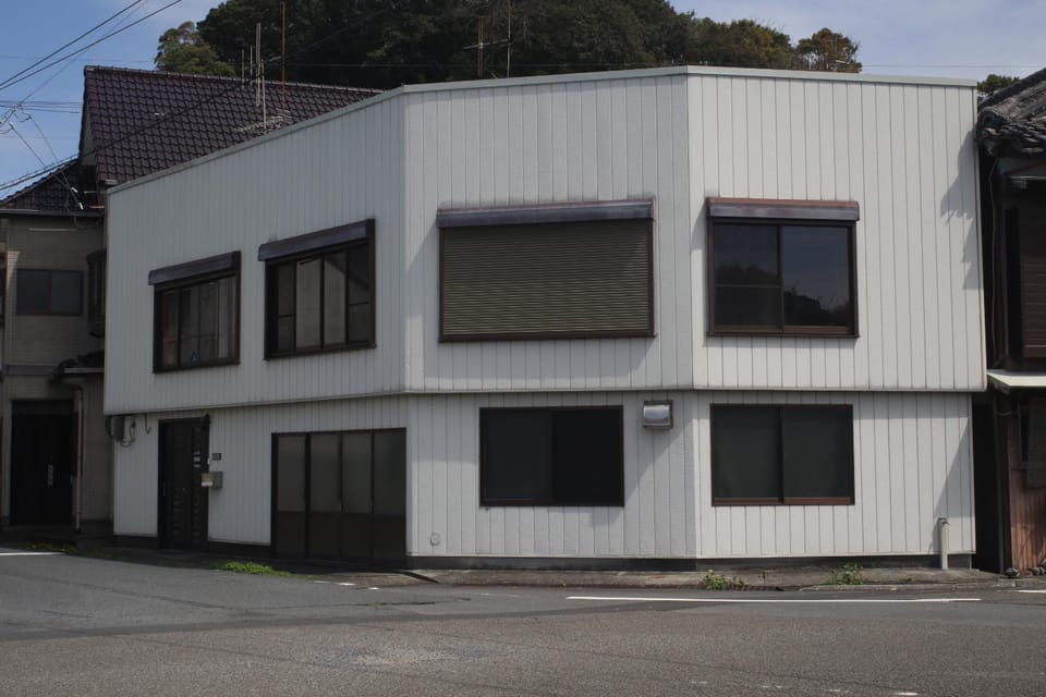 ゲストハウスさくら Guesthouse Sakura Bed and Breakfast in Japan