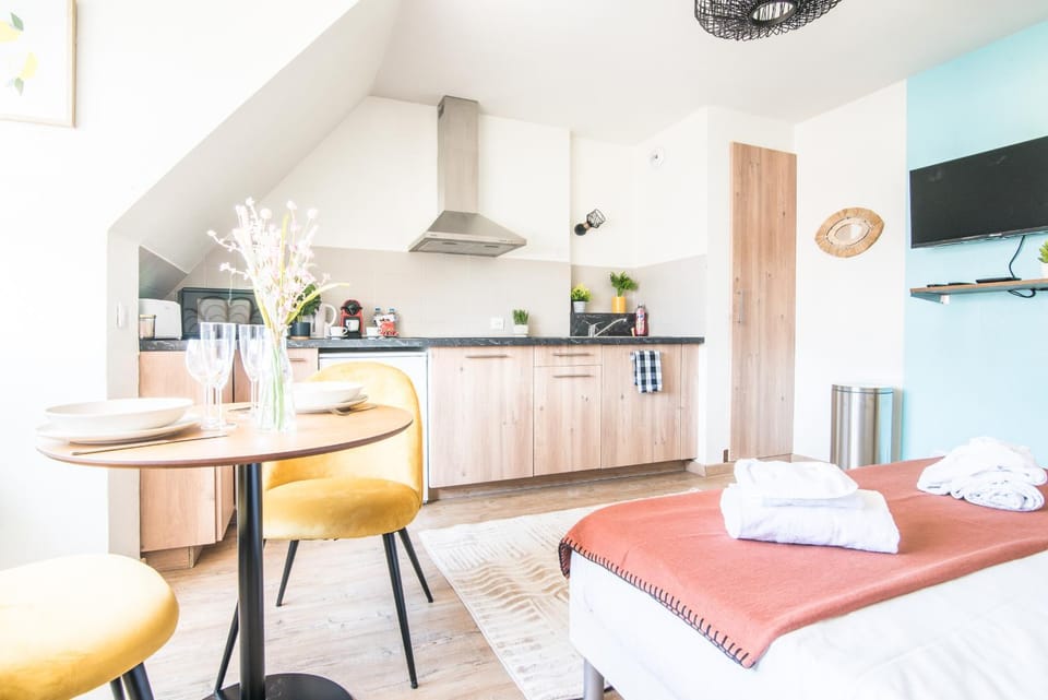 Bed, TV and multimedia, Kitchen or kitchenette, Seating area, Dining area, minibar, towels