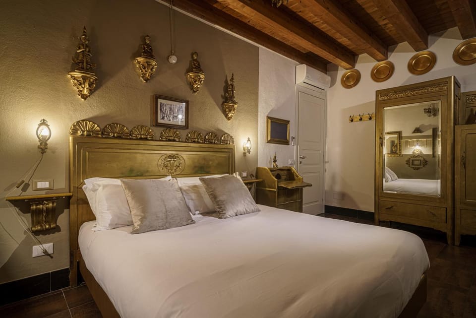 Bed, Photo of the whole room
