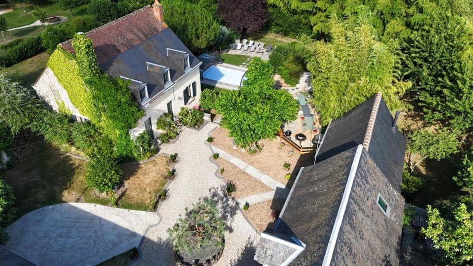Le Clos du Tilleul Fabuleuse propriété 15 à 30 Pers Piscine au coeur d'un charmant village House in Centre-Val de Loire