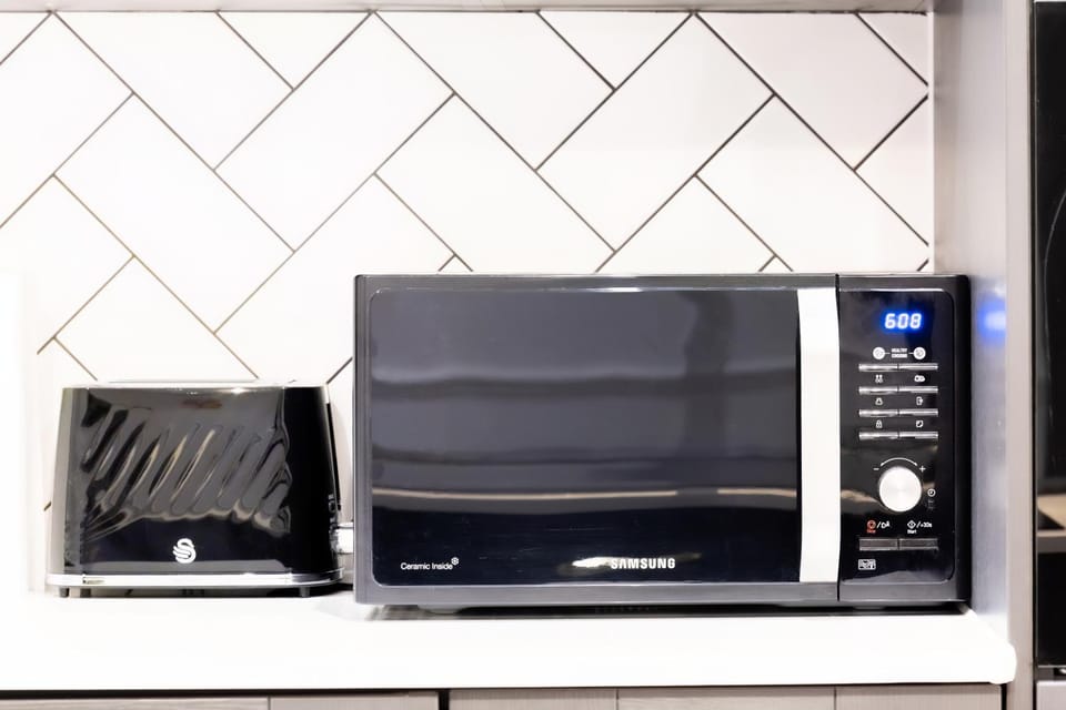 microwave, toaster, kitchen