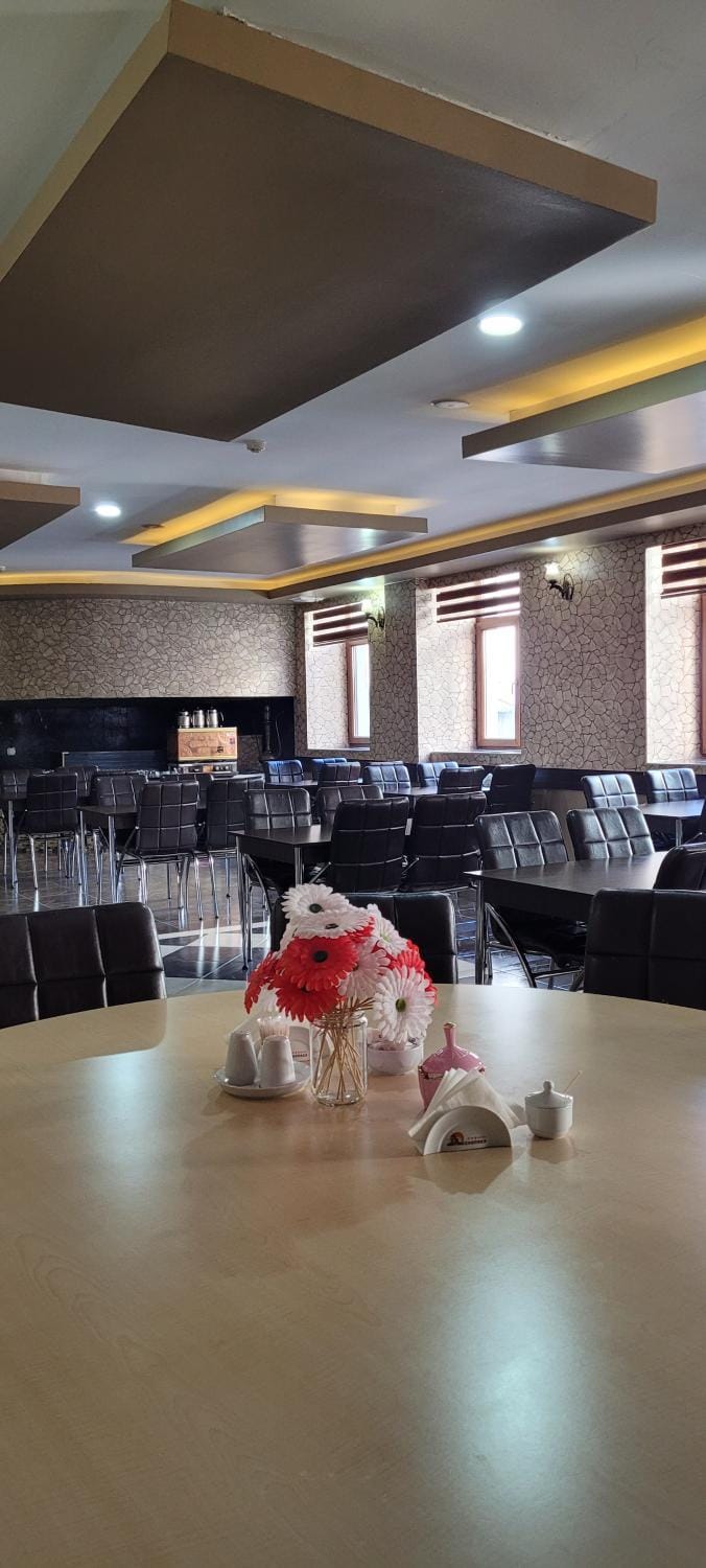 Restaurant/places to eat, Banquet/Function facilities, Meeting/conference room