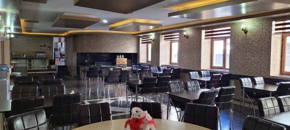 Restaurant/places to eat, Banquet/Function facilities