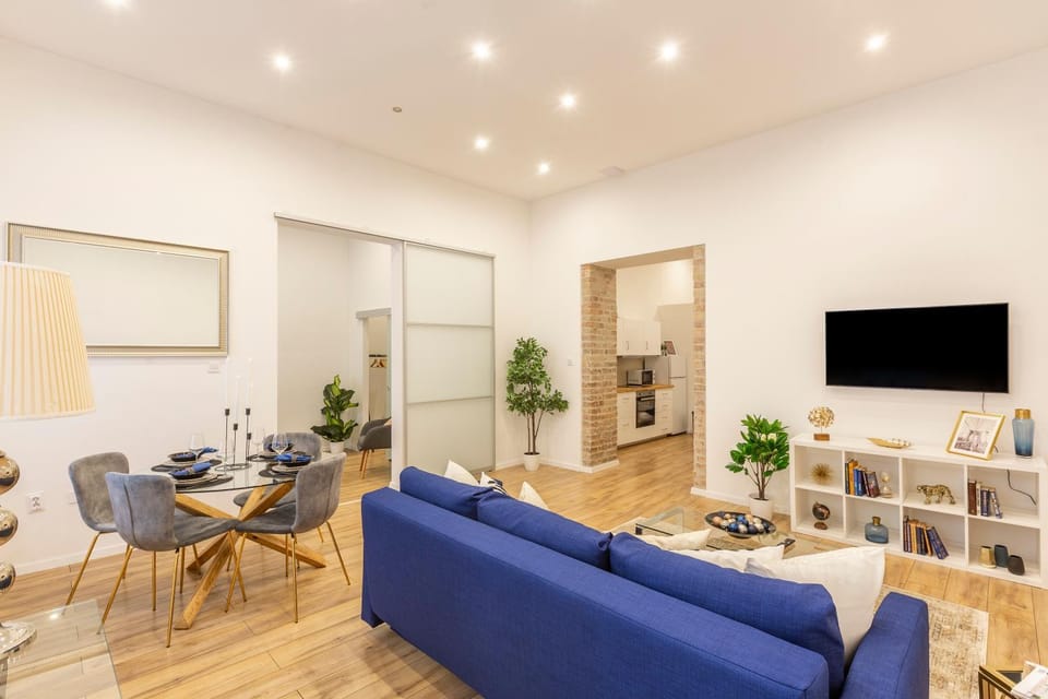 TV and multimedia, Living room, Seating area, Dining area