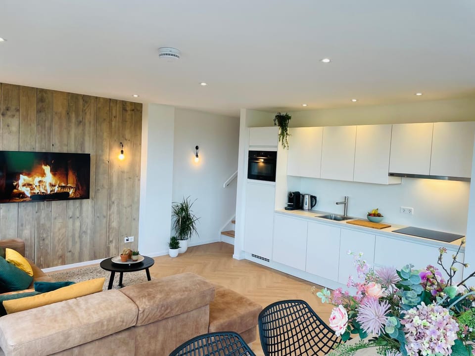 Kitchen or kitchenette, Living room