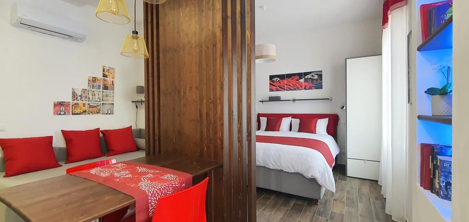 Bed, Photo of the whole room, Seating area, Bedroom, wardrobe, air conditioner