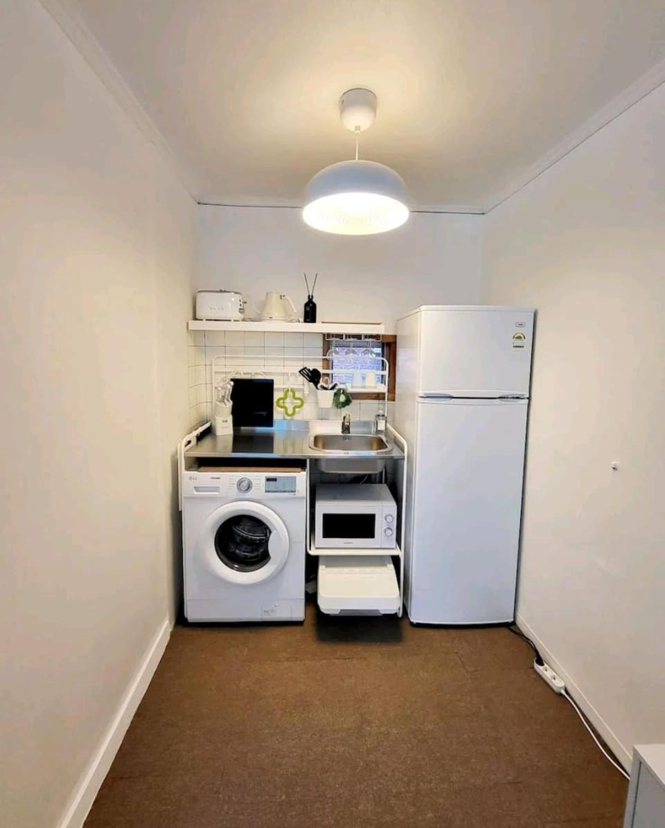 Sinchon Station Line 2 Exit 3 and 4 min three-room hongdae Apartment in Seoul