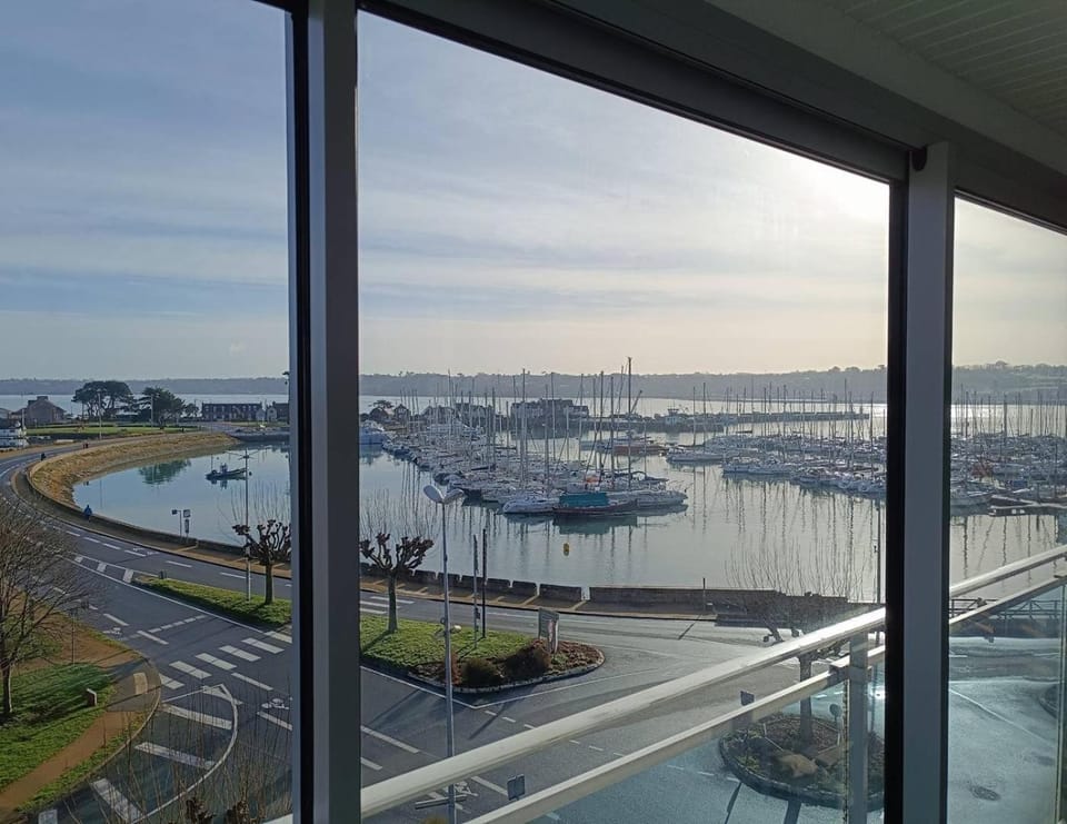 Bel appartement avec WIFI, VUE MER face au port de plaisance à PERROS-GUIREC - Réf 838 Apartment in Perros-Guirec