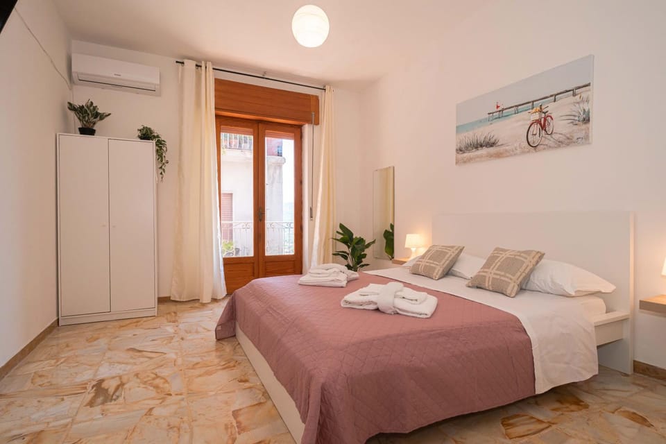 Bed, Photo of the whole room, Bedroom, towels, wardrobe, air conditioner