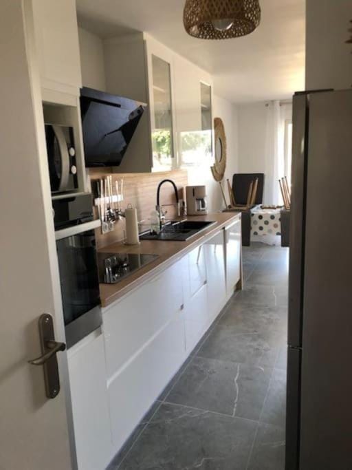 Kitchen or kitchenette, dishwasher, minibar, stove, toaster