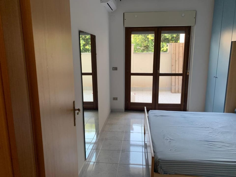 Bed, Photo of the whole room, Bedroom, air conditioner