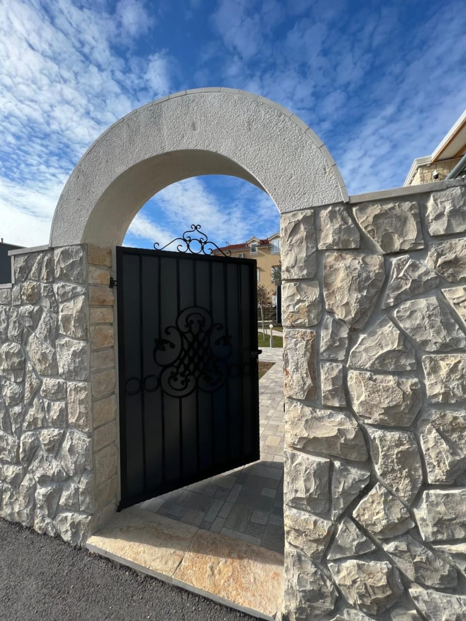 Facade/entrance