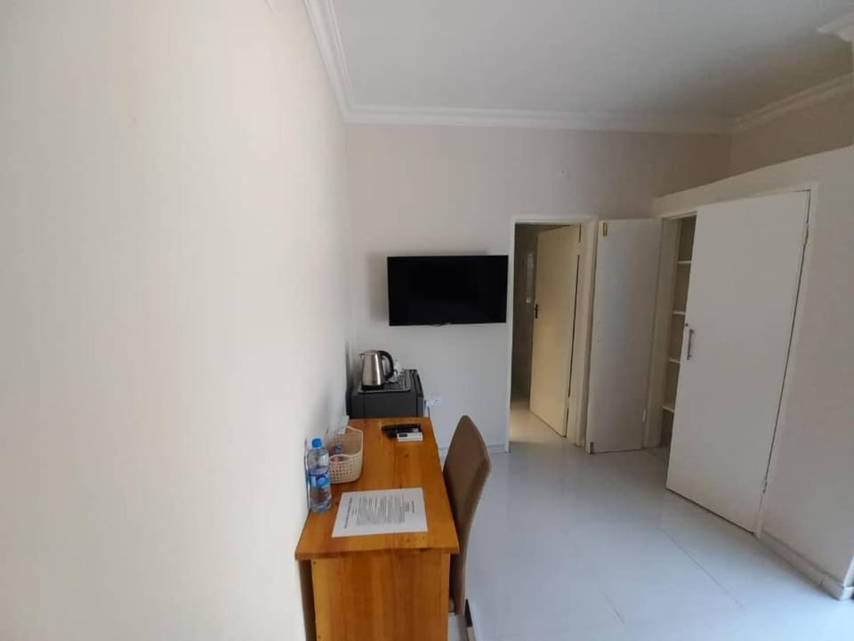 TV and multimedia, hair dresser, wardrobe
