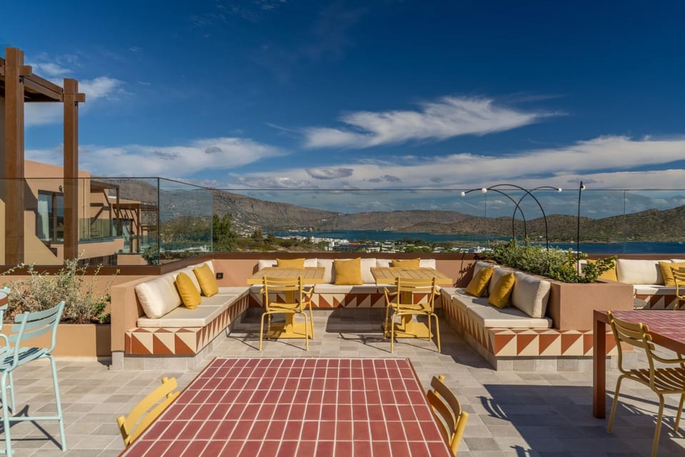 Property building, Patio, Balcony/Terrace, Lounge or bar