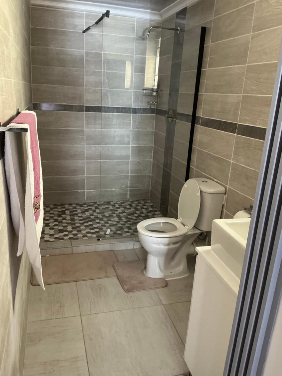Paradise Guest House Bed and Breakfast in Roodepoort