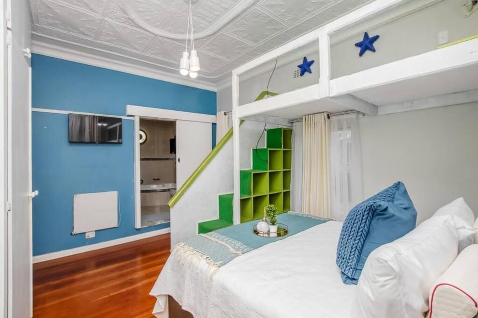 Paradise Guest House Bed and Breakfast in Roodepoort