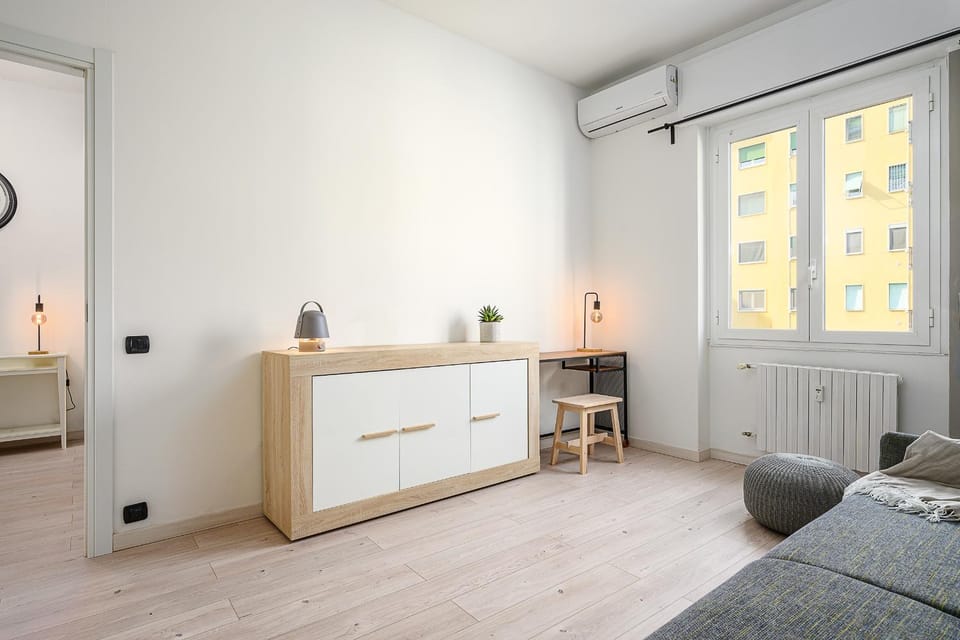 Bed, Living room, Photo of the whole room, Seating area, Bedroom