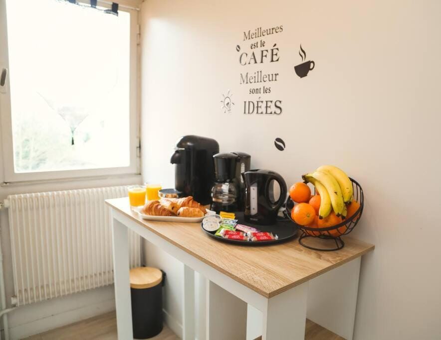 Coffee/tea facilities, Kitchen or kitchenette, Breakfast