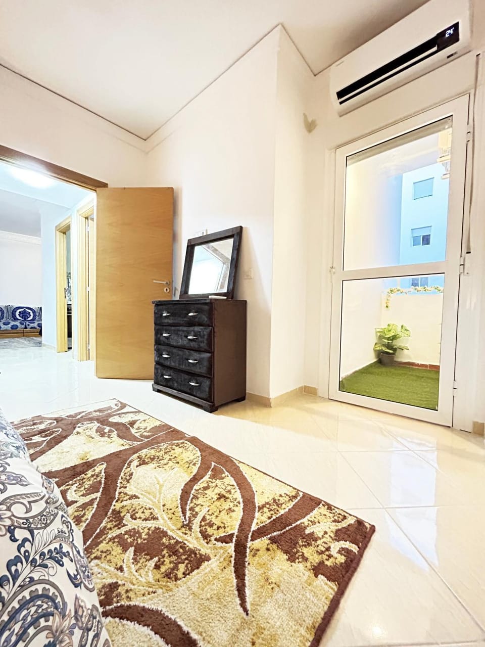 Bedroom, air conditioner