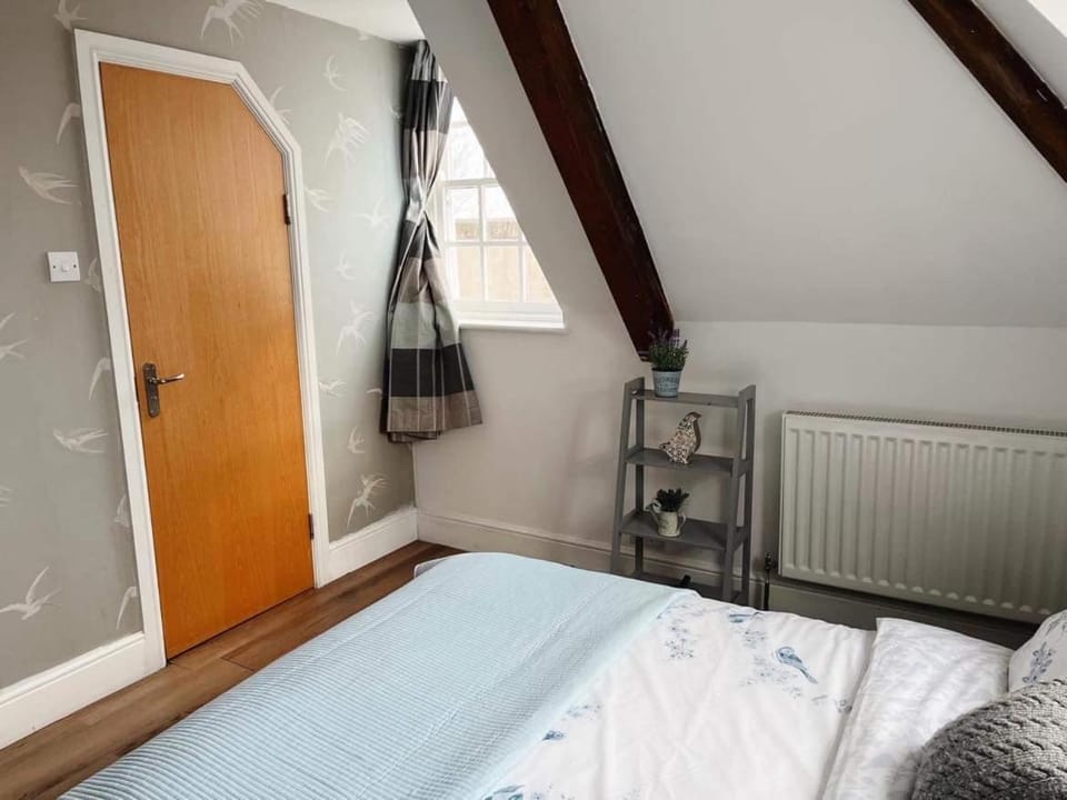 4 bed loft apartment overlooking historic town Apartment in Trowbridge