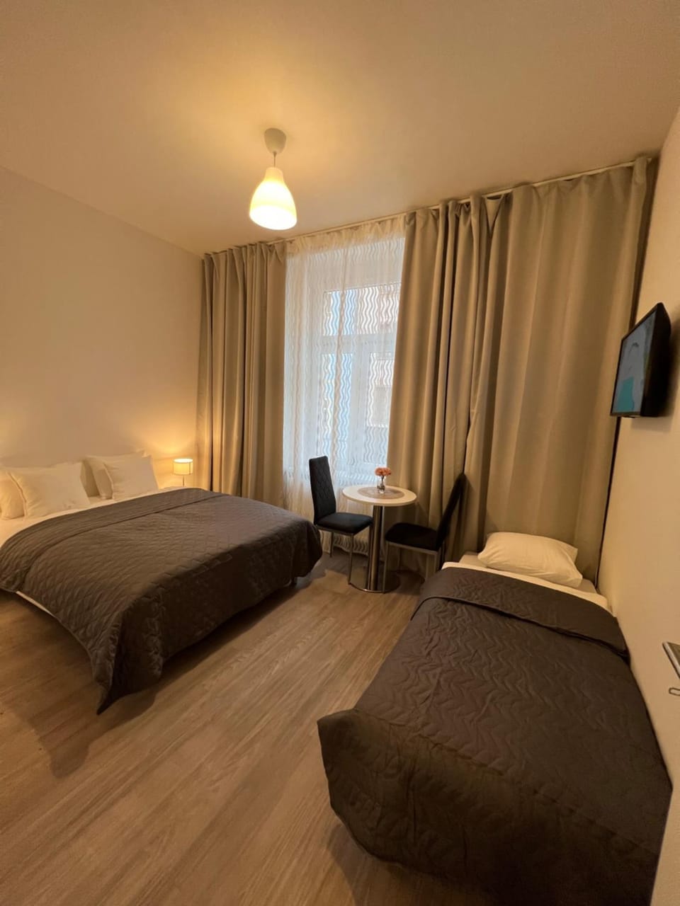 Bed, TV and multimedia, Photo of the whole room